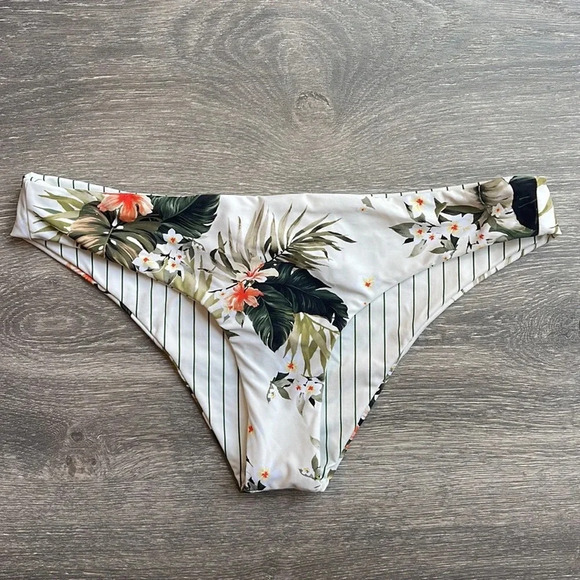 Rip Curl On The Coast Bandeau Bikini Top & Reversible Cheeky Bottoms - Picture 8 of 14